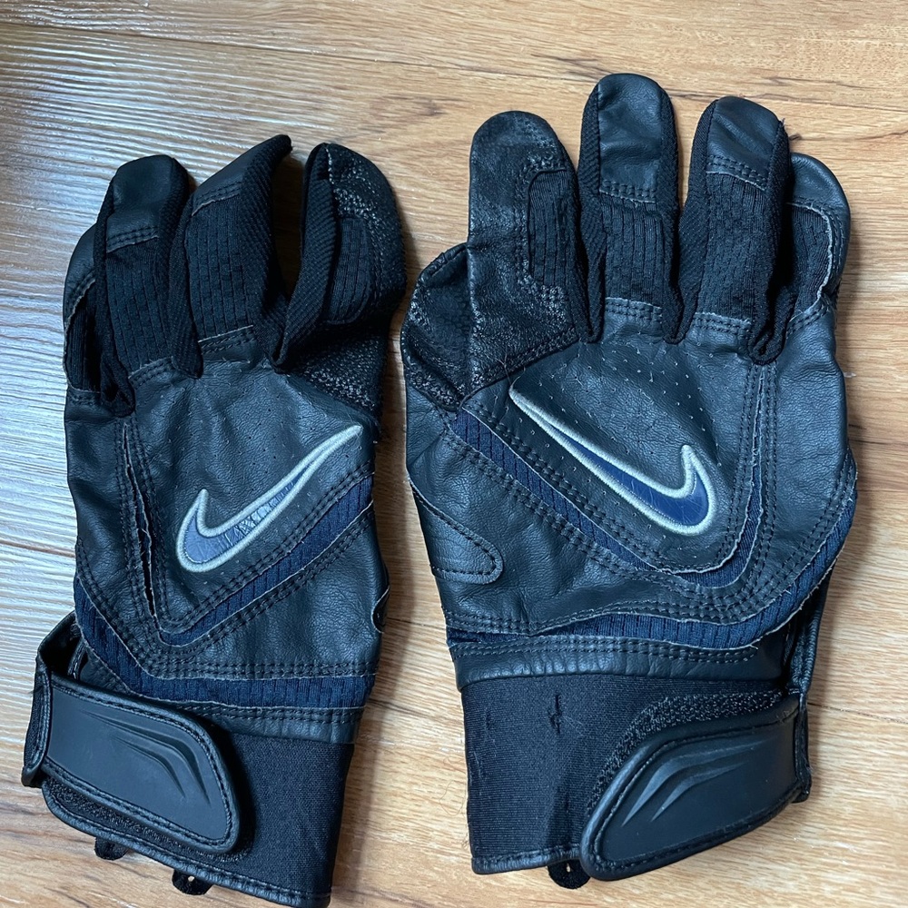 Nike gloves